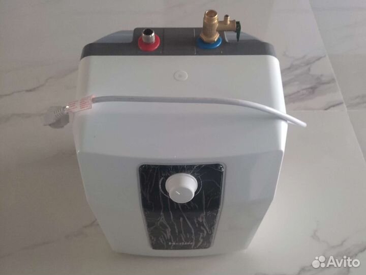 Водонагреватель 15л под раковину