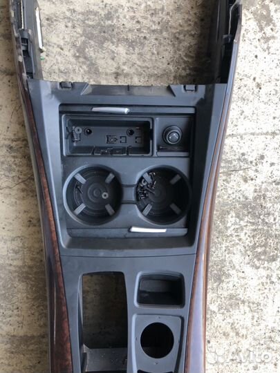 Подлокотник BMW E70 X5