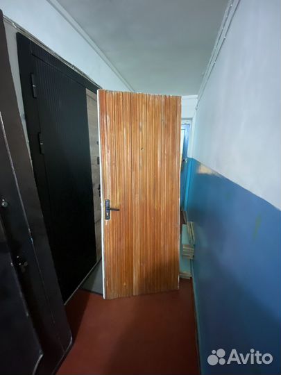 Дверь входная деревянная