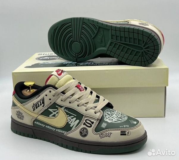 Nike Dunk SB Low Stussy 572