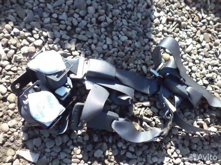 Ремень безопасности задний Toyota Corolla Fielder