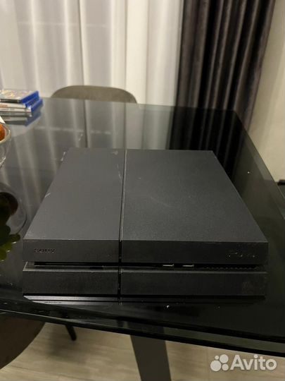 Ps 4 1тб + 2 геймпада и игры