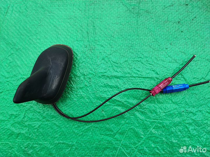 Антенна-плавник на крышу Шкода Суперб 2