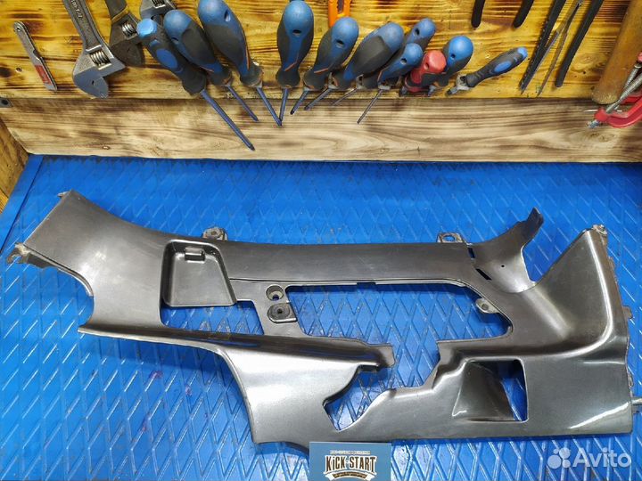 Пластик боковой правый Honda PC800 PC 800 Pacific