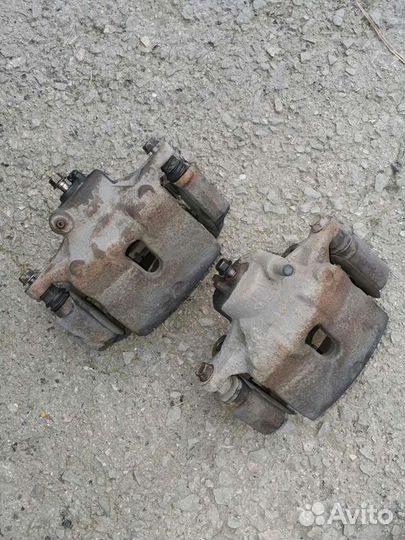 Комплект передних тормозных супортов на KIA Ceed