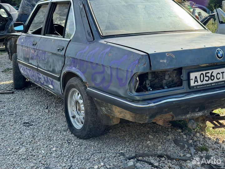 В разборе bmw 520 e28 2.0