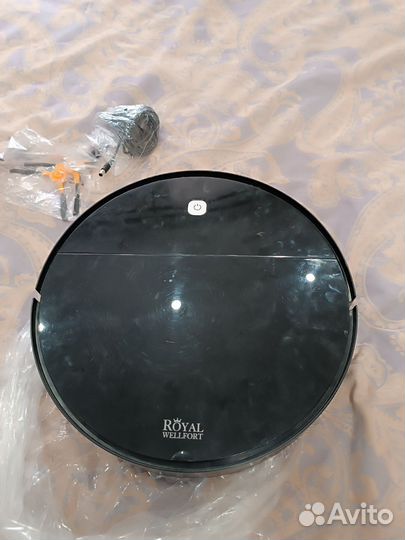 Робот пылесос Royal. Из Магнит