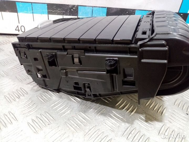 Б/У Вещевое отделение в центральную консоль#001