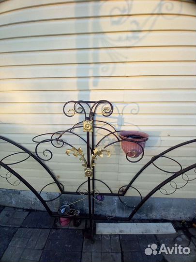 Подставка для цветов настенная