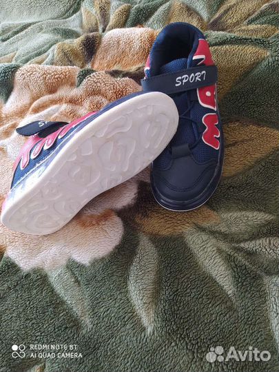 Кроссовки новые