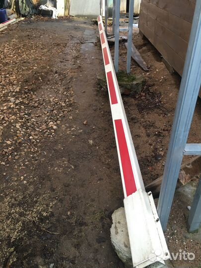 Автоматический шлагбаум