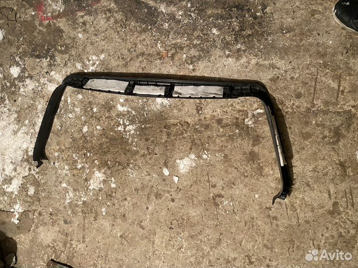 Обшивка двери багажника Mitsubishi