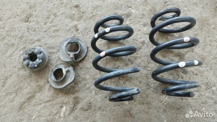 Пружина подвески задняя Nissan Serena С25 MR20DE