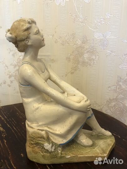 Девочка с книгой