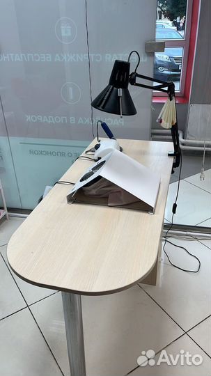 Маникюрный стол