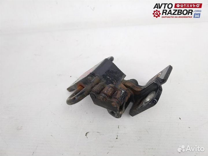 Петля двери VW Passat (B6) 2005-2010