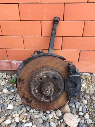 Правый поворотный кулак Мерседес w210