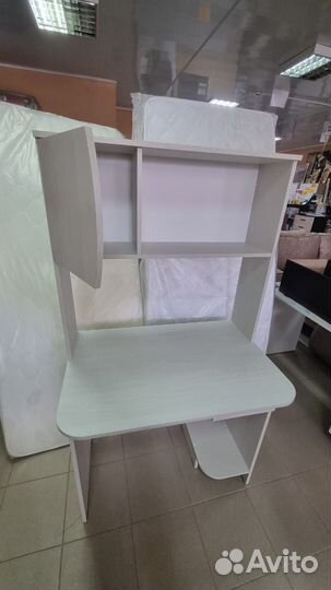 Стол компьютерный новый