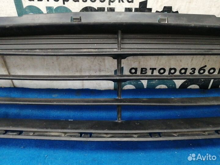 Решетка переднего бампера 86561-1R000 Hyundai