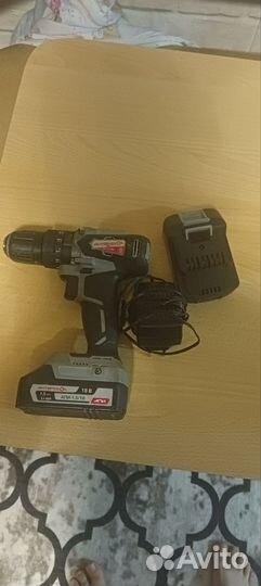 Аккумуляторная дрель шуруповерт интерскол