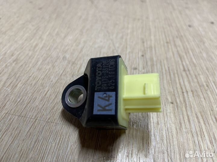 Датчик удара передний Toyota Camry 75
