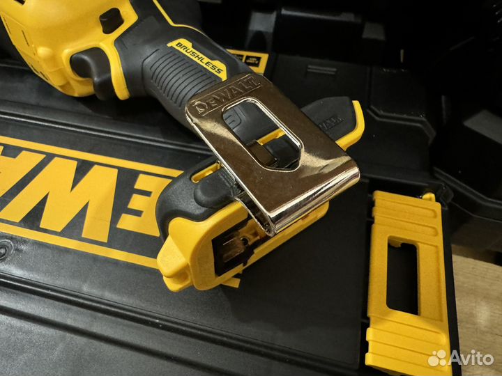 Сабельная пила Dewalt dcs369 в ящике