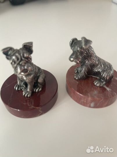 Серебряный сувенир Собака на подставке из яшмы