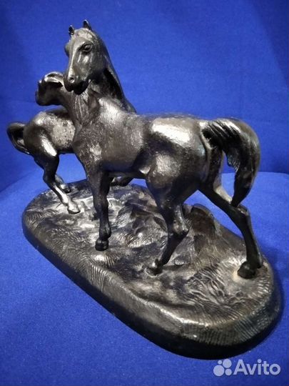 Статуэтка. Лошади на воле. Чугун