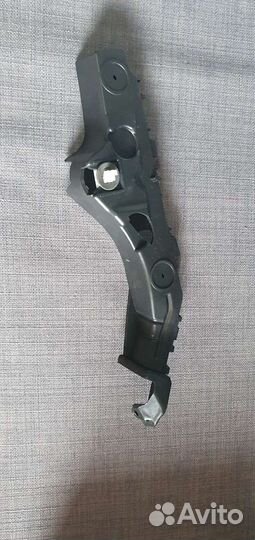 Кронштейн крепления бампера переднего правый