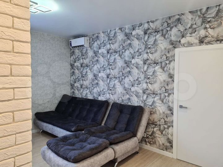 2-к. квартира, 42 м², 3/3 эт.