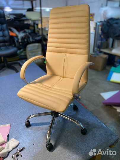 Офисное компьютерное кресло