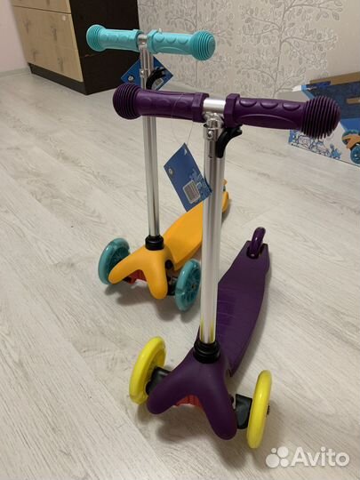 Самокат трехколесный новый