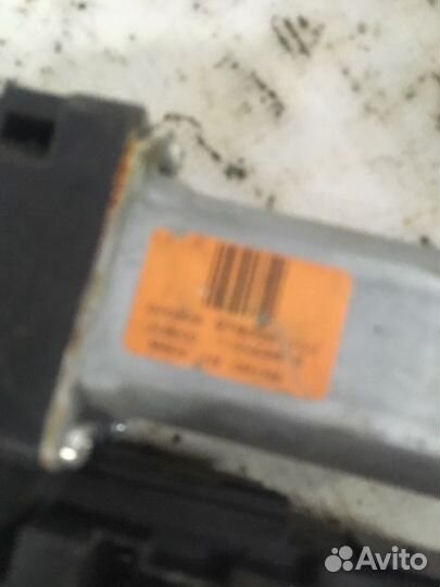 Моторчик стеклоподъемника передний правый Volvo