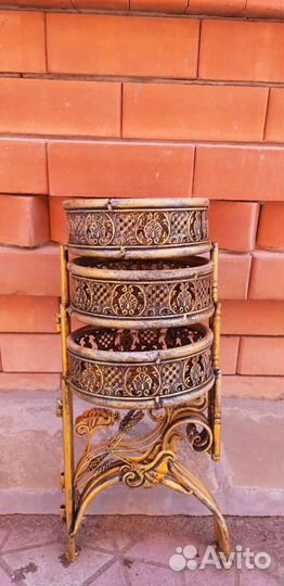 Кованая подставка для цветов