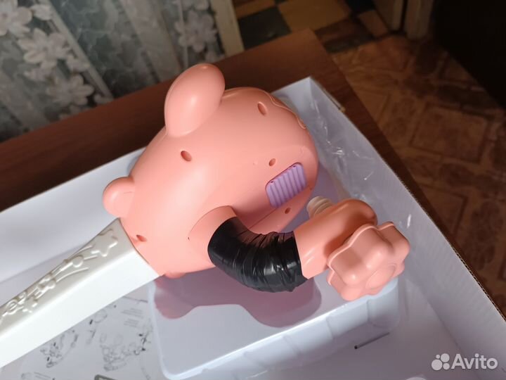 Игрушка на кровать