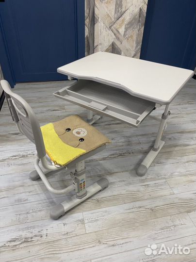 Письменный стол детский со стулом