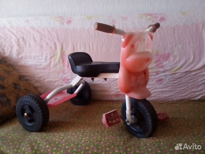 Детский трёхколесный велосипед в хорошем состоянии