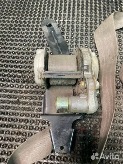 Ремень безопасности передний левый Nissan Sunny