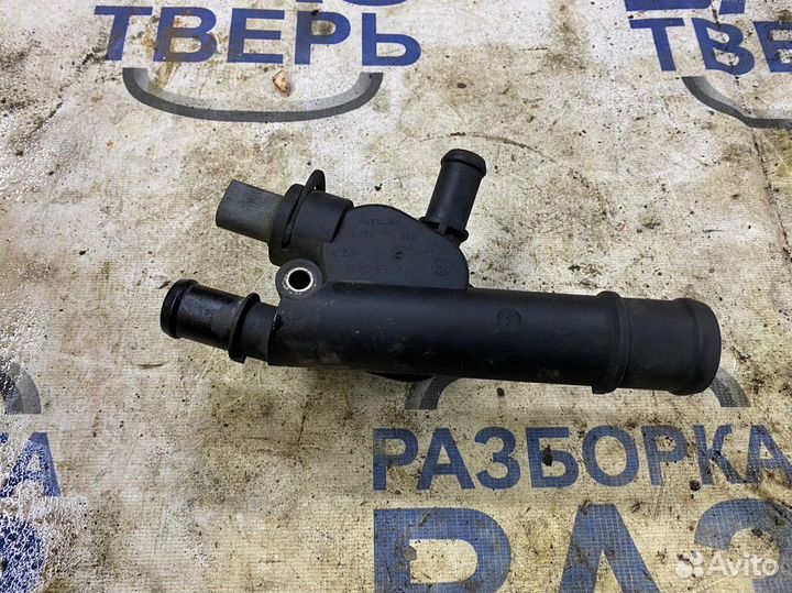 Тройник термостата Джетта 5 Гольф 5