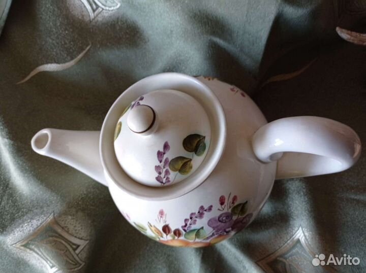 Чайник и молочник