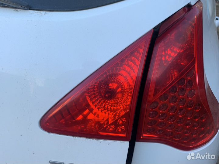 Фонарь задний внутренний peugeot 3008
