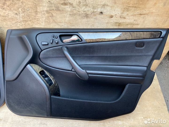 Обшивка двери (комплект) Mercedes-Benz C-Class