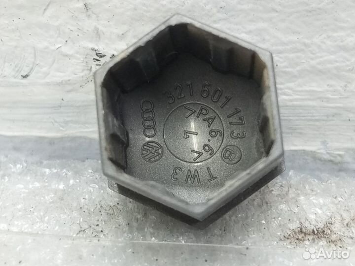 Колпачок болта колесного skoda octavia A7 17мм