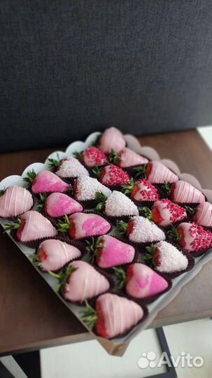 Клубника в шоколаде с натуральными посыпками