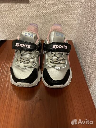 Кроссовки для девочки 21-22 размер