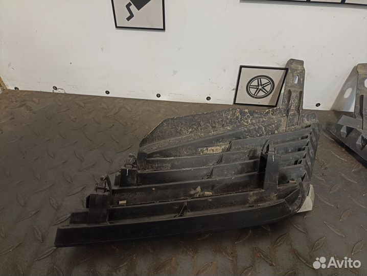 Решетка радиатора правая для Nissan Primera P12E