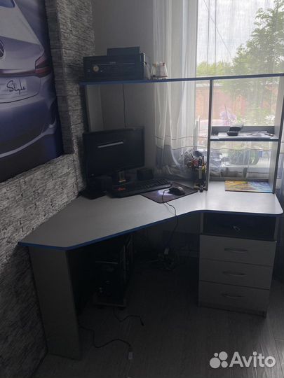 Компьютерный стол (письменный)