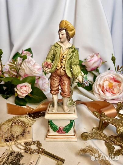 Статуэтка мальчика Италия