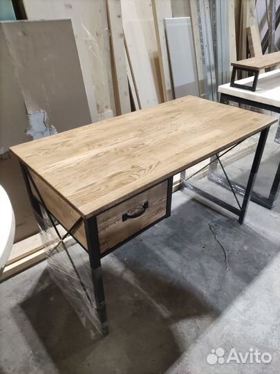 Письменный стол из массива дуба