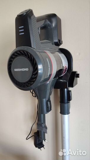 Аккумуляторный пылесос Redmond RV-UR362